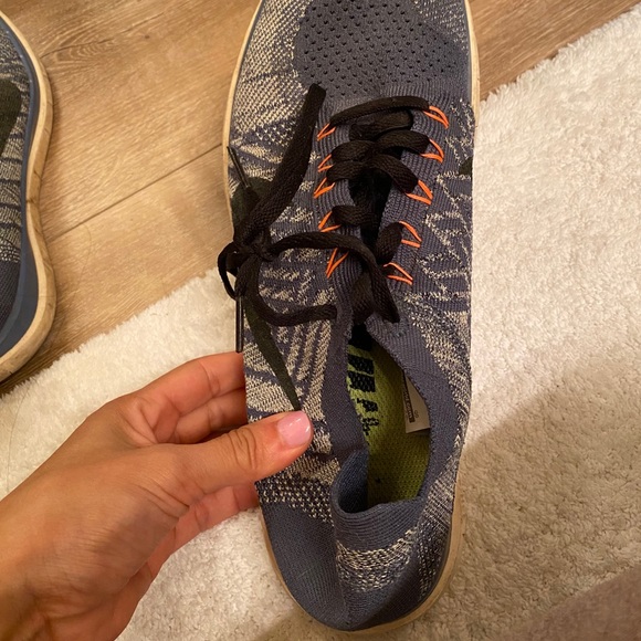 Nike shoes - Picture 5 of 5